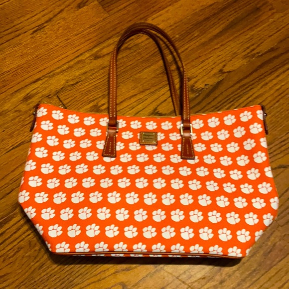 Dooney & Bourke Handbags - Dooney & Bourke purse